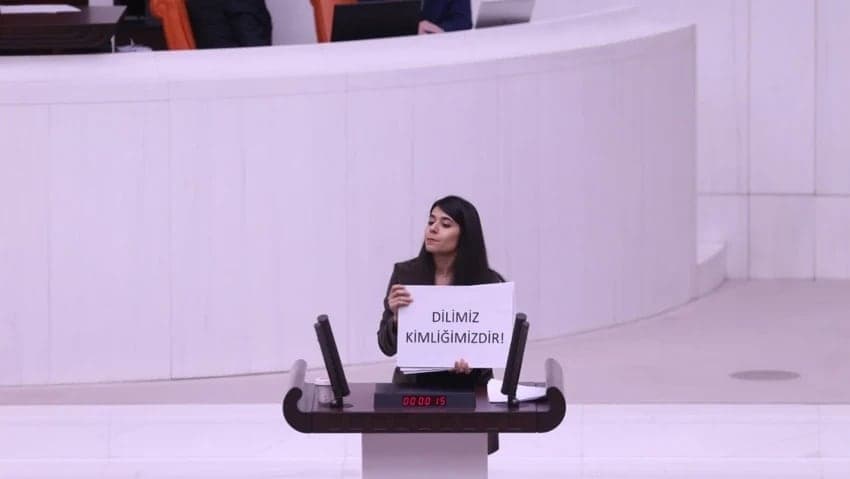 DEM Parti’den Meclis’te Kürtçe konuşmaya Türkçe altyazı