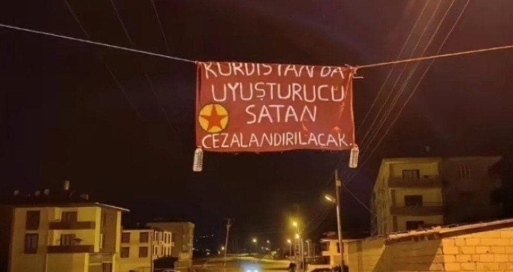 Wan gençliğinden uyusturucu satıcılarına pankartlı uyarı