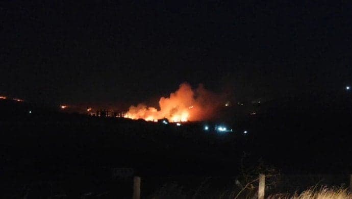 Semsûr’da çıkan yangın evlere yaklaştı